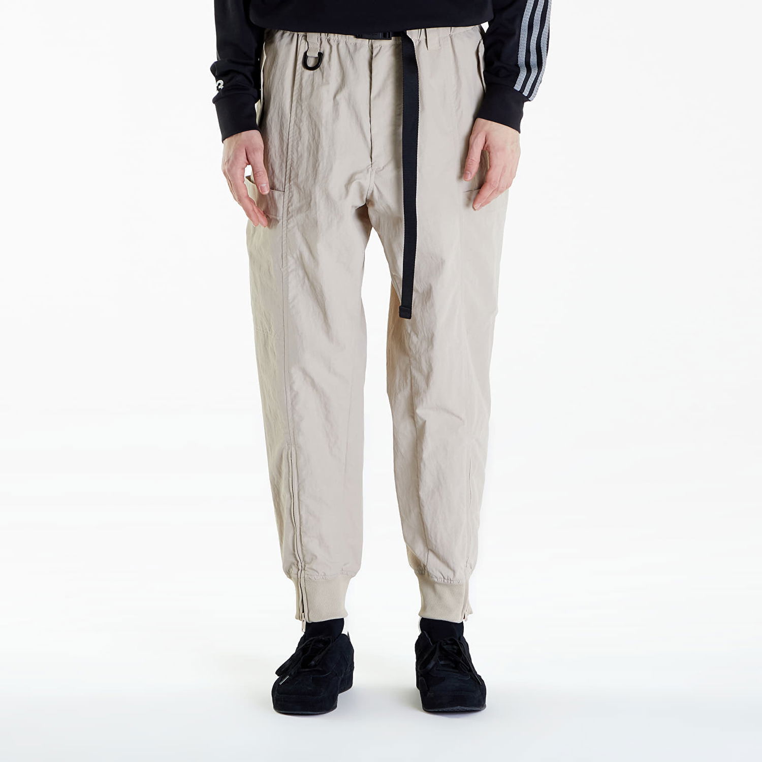 Hlače in kavbojke Y-3 Crinkle Nylon Cuffed Pants Siva | IV8024, 0