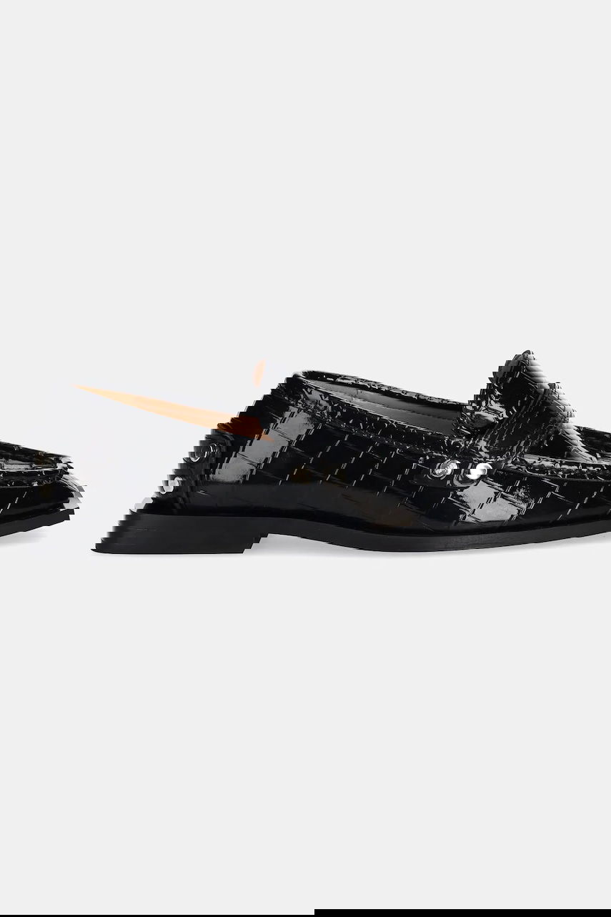 Superge in čevlji GANNI GANNI Studs Square Toe Shiny Croco Loafers Črna | S3014, 1