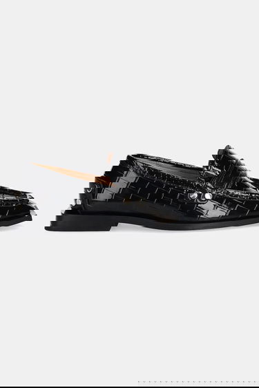 Superge in čevlji GANNI GANNI Studs Square Toe Shiny Croco Loafers Črna | S3014, 1