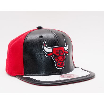 Klobuk Mitchell & Ness Two-Tone Snapback Cap with Embroidered Logo Rdeča | 6HSSMM19224-CBUBKWH, 0