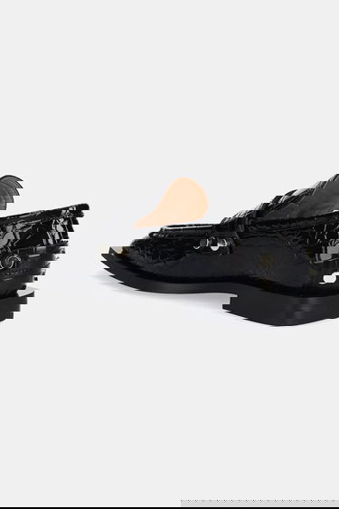 Superge in čevlji GANNI GANNI Studs Square Toe Shiny Croco Loafers Črna | S3014, 2