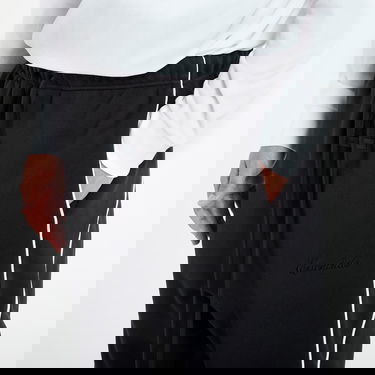 Trenirka Fear of God Fear of God Essentials Relaxed Sweatpants with Piping Črna | 130SP258060F-378, 1