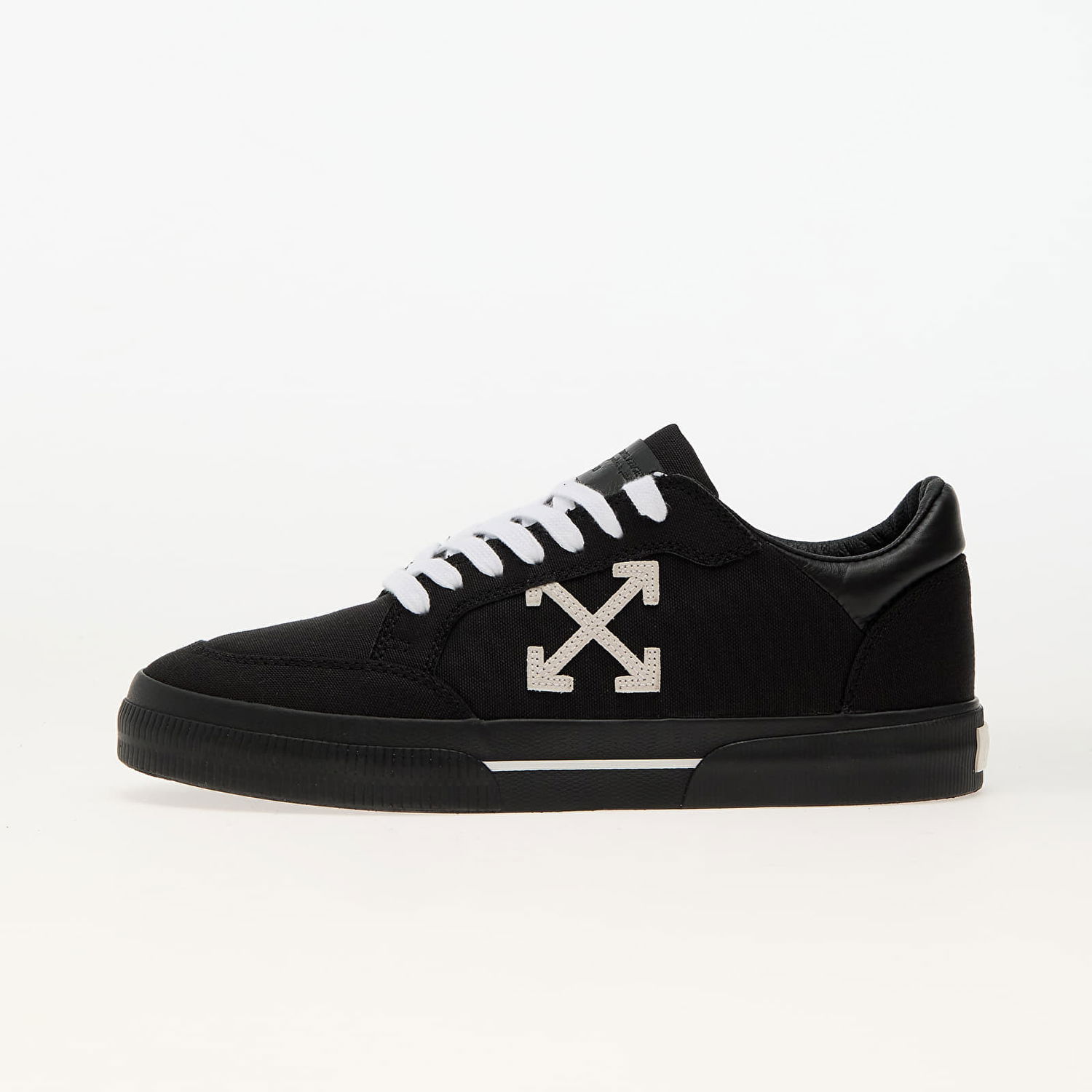 Superge in čevlji Off-White New Low Vulcanized Črna | OMIA293C99FAB0021001, 0