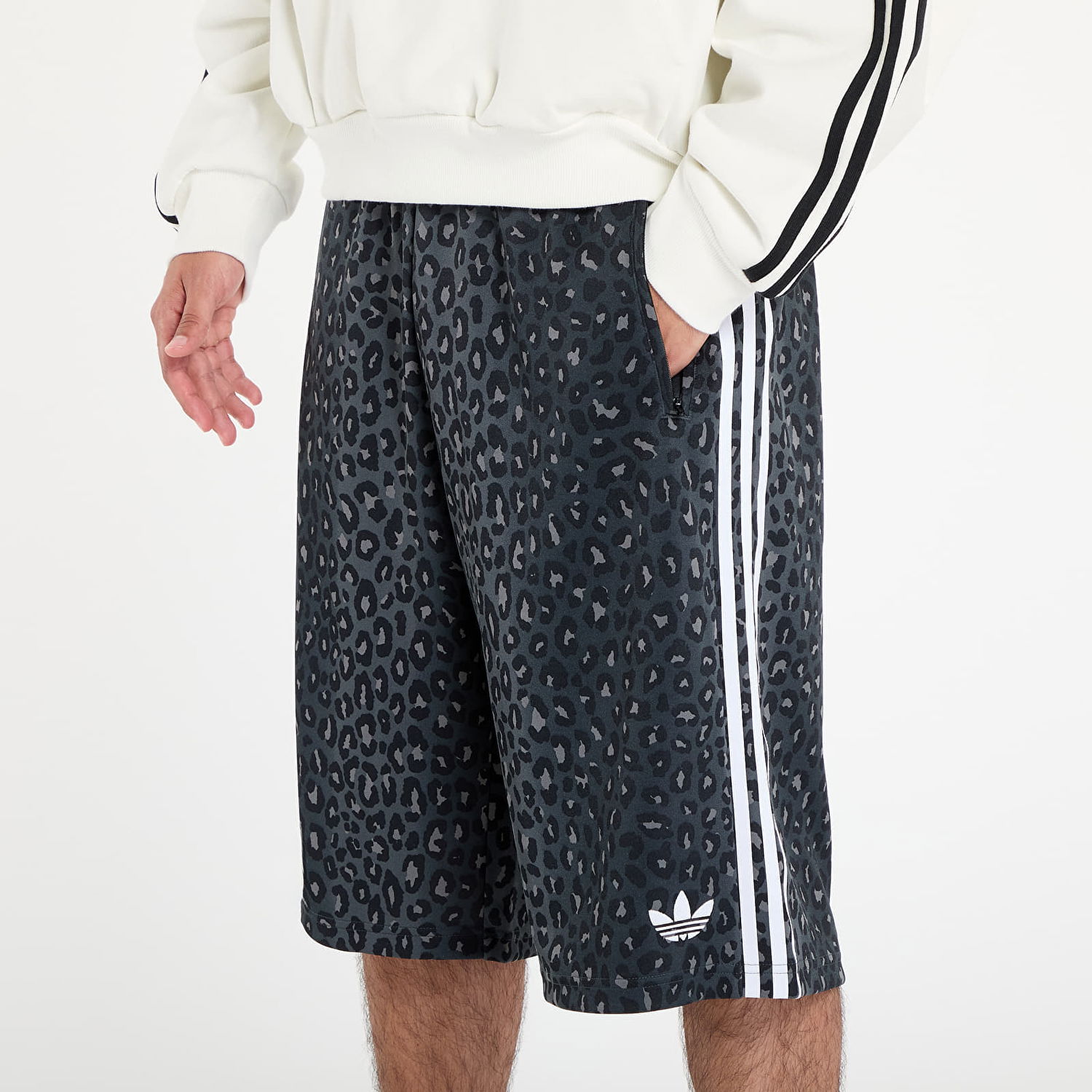 Kratke hlače adidas Performance Leopard Print Shorts Črna | JV7567, 1