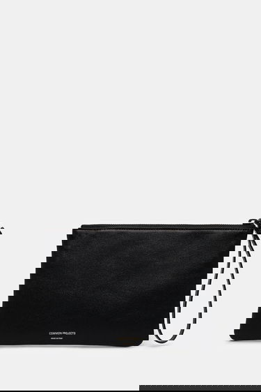 Torbica Common Projects Small Flat Leather Pouch Črna | 9187.7547, 0