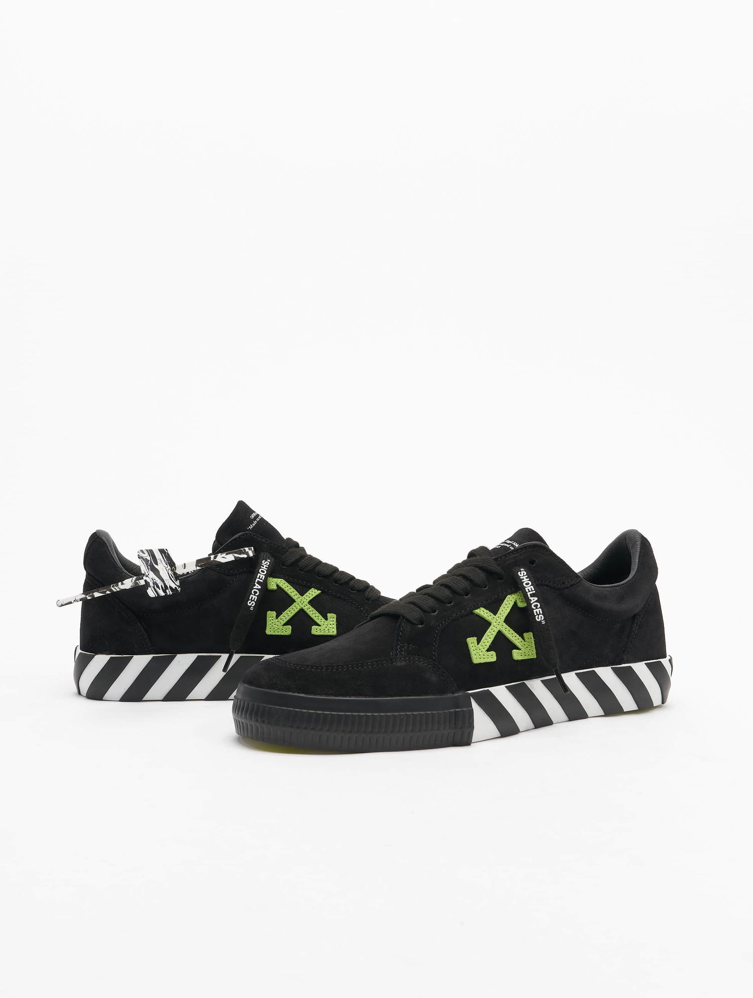 Superge in čevlji Off-White Low Vulcanized Črna | OMIA085S21LEA0021055, 0