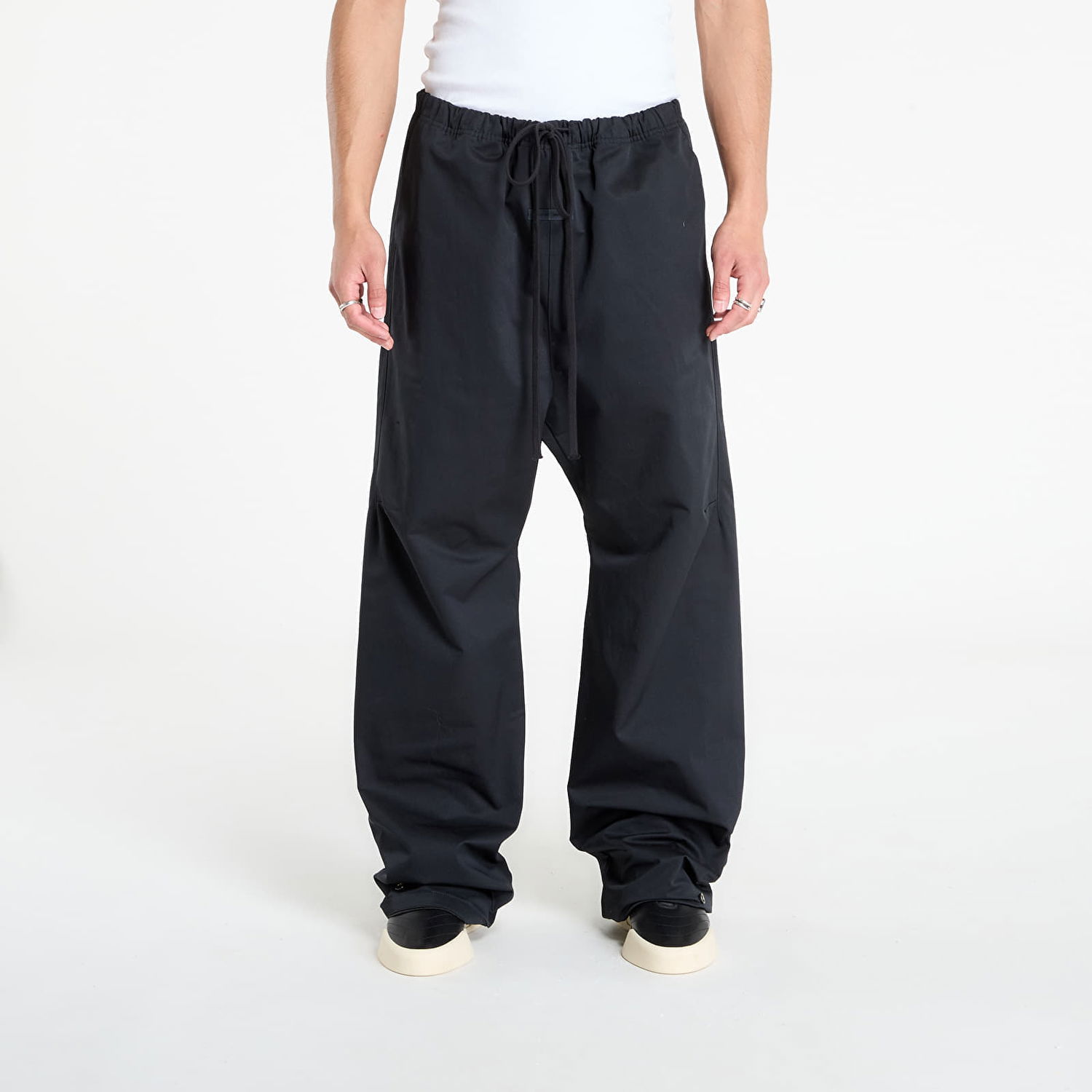 Hlače Fear of God Fear of God Essentials Poly Twill Work Pants Črna | 130SP258190F-861, 0