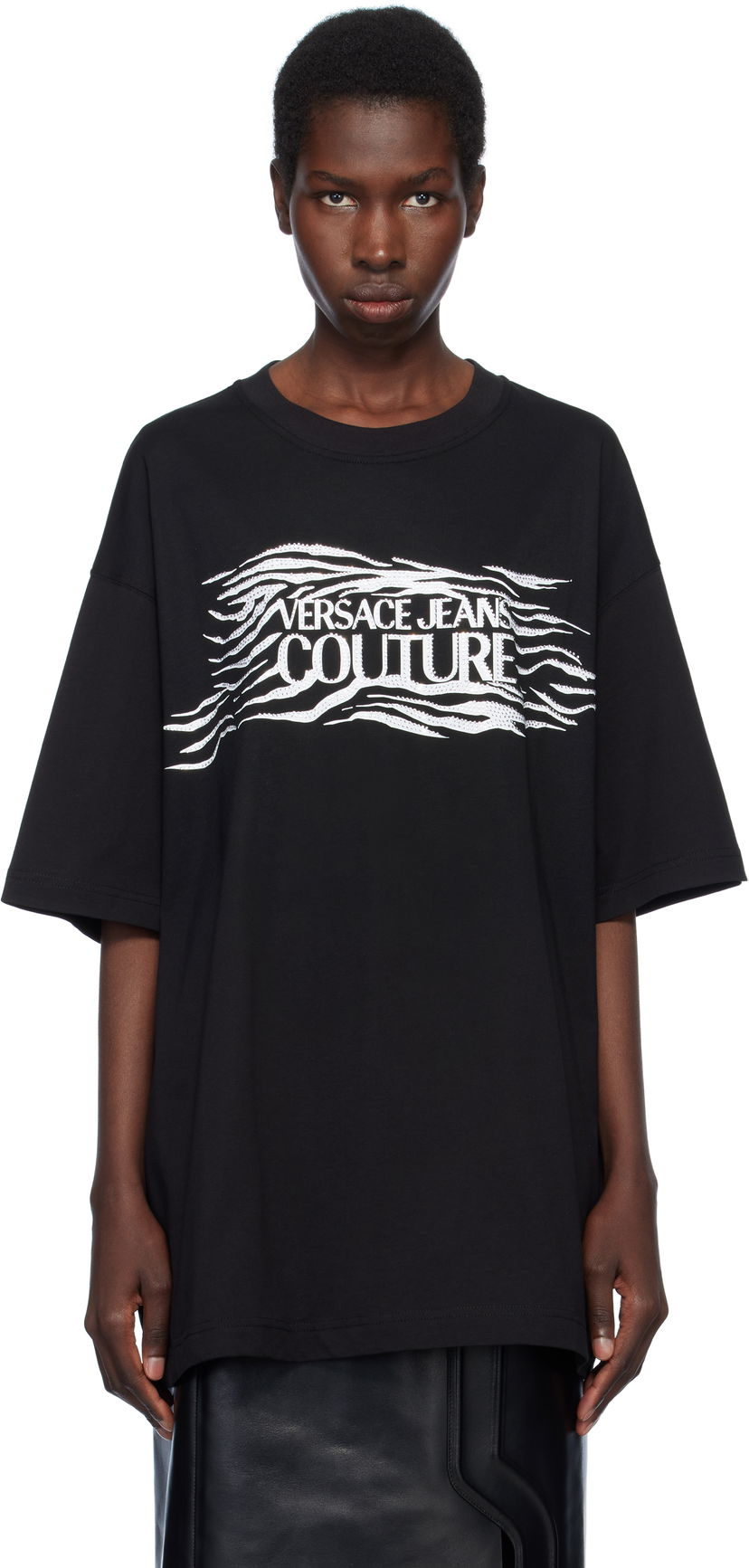 Majica Versace Versace Jeans Couture Loose-Fit T-Shirt with Zebra Print Črna | E78GAH6L1_EJ0001