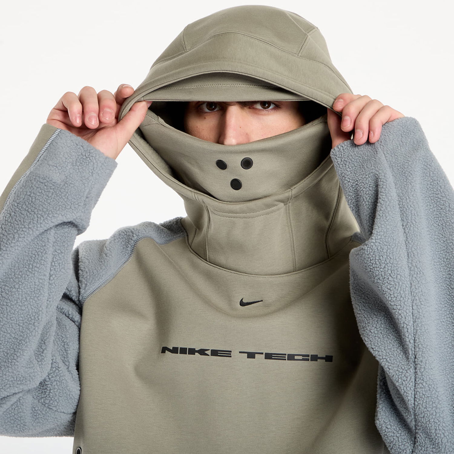 Pulover Nike Tech Boreas Oversized Hoodie with Balaclava Hood and Textured Panels Zelena | IB3363-320, 1