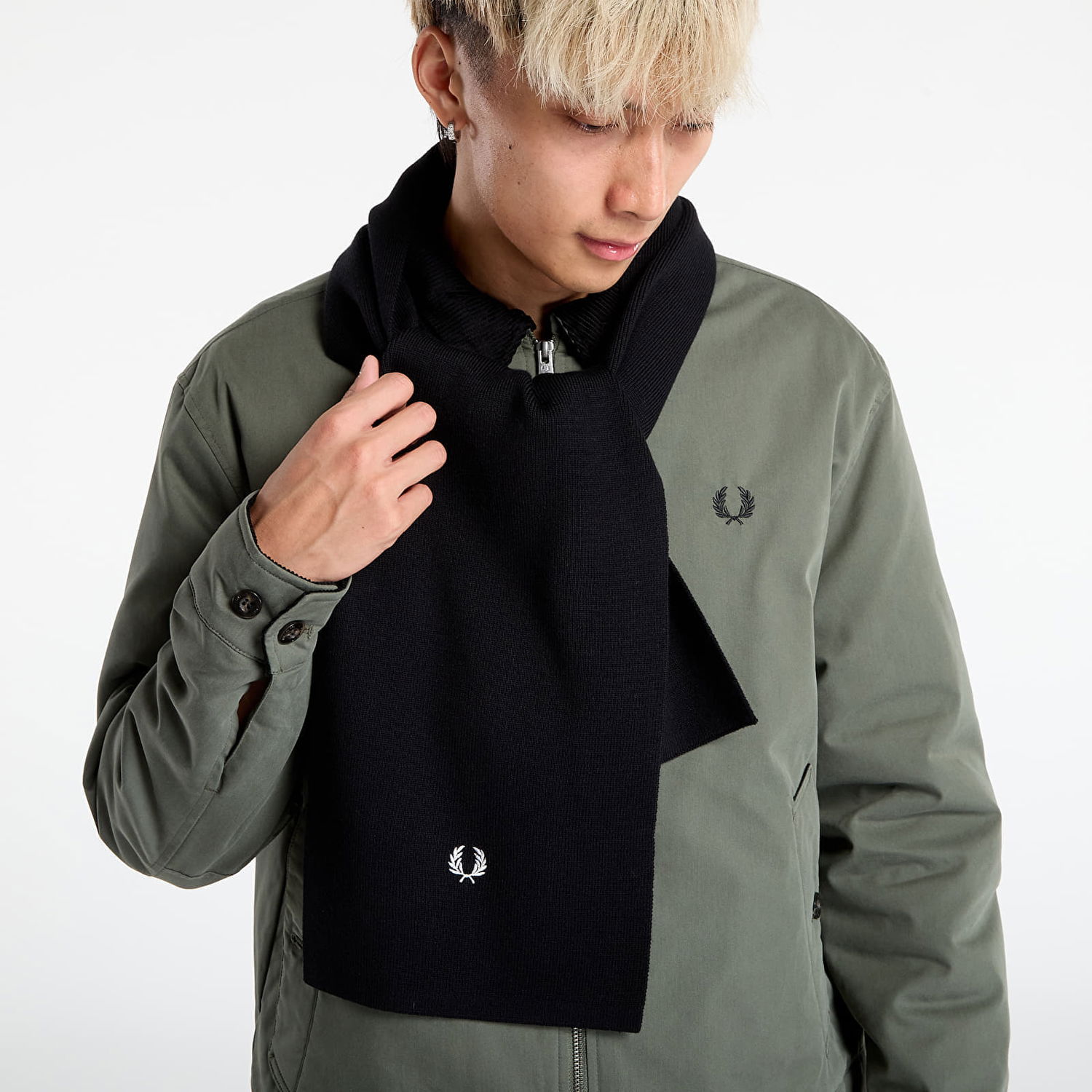 Šala Fred Perry Fred Perry Classic Merino Wool Scarf Črna | C8140 843, 1
