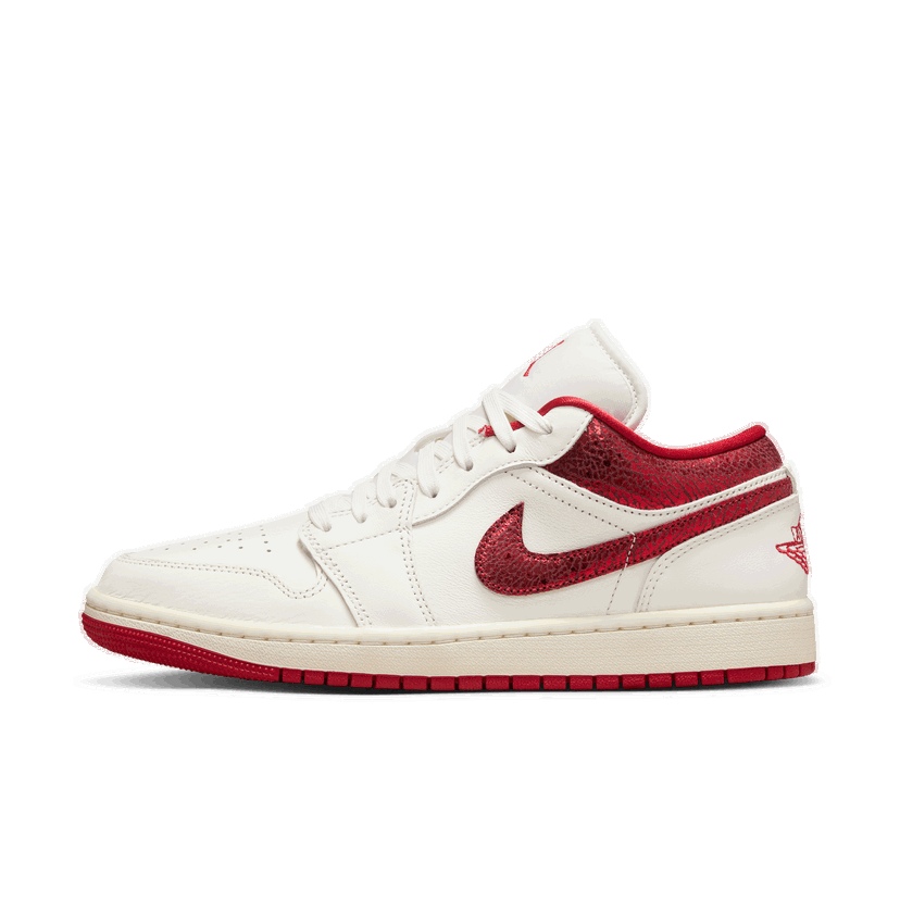 Superge in čevlji Jordan Air Jordan 1 Low SE Bela | HJ9338-106