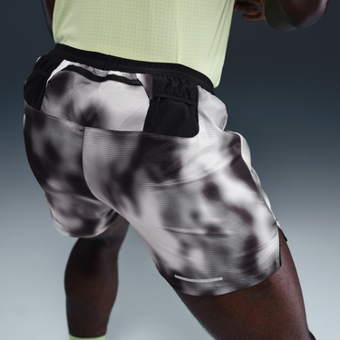 Majica brez rokavov Nike Running Division Breathe Dri-FIT ADV 4" Shorts with Liner Rumena | HJ4150-010, 3
