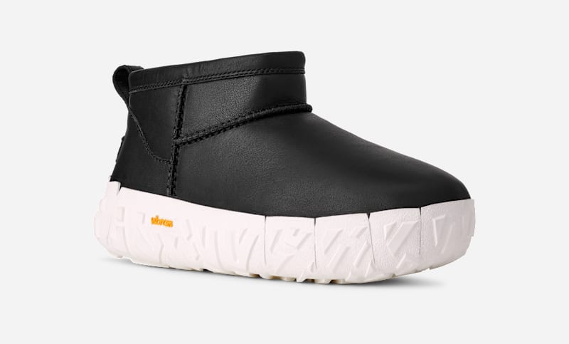Superge in čevlji UGG Classic Ultra Mini Wrap Tech Boot Črna | 1171215-BKJ, 1