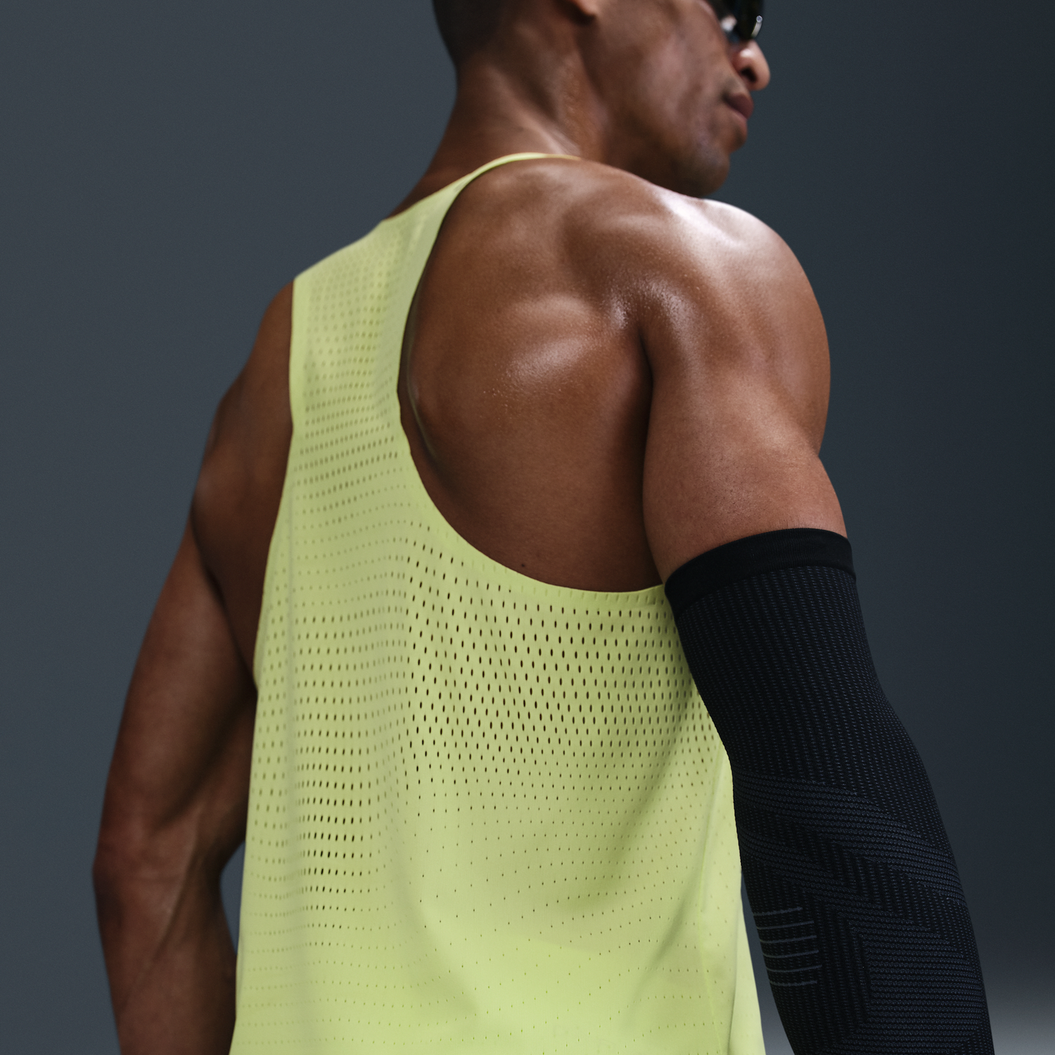 Majica brez rokavov Nike AeroSwift Dri-FIT ADV Running Singlet Rumena | FN4231-736, 1