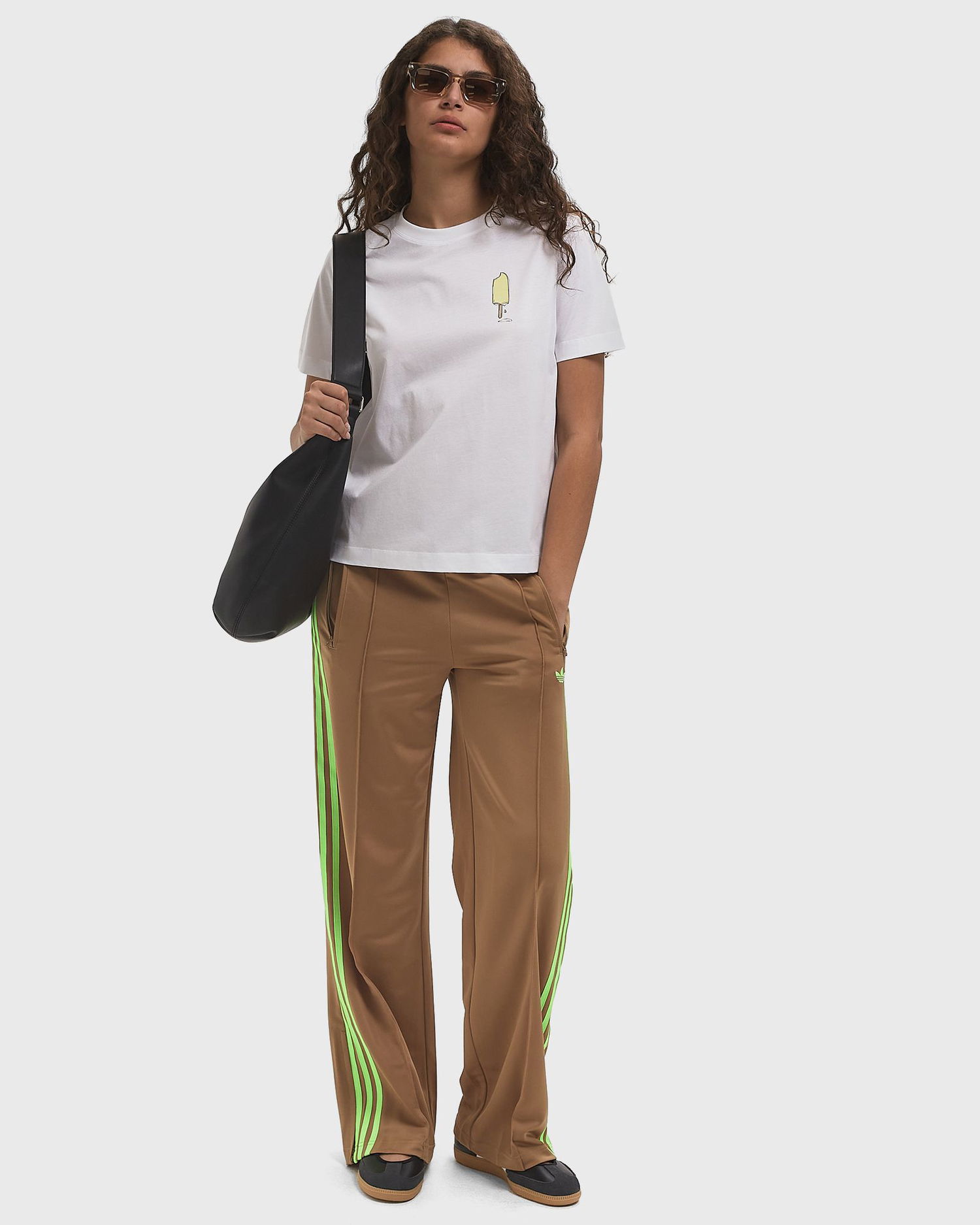 Trenirka adidas Performance Adicolor Classic Firebird Loose Track Pants Rjava | JW1230, 1