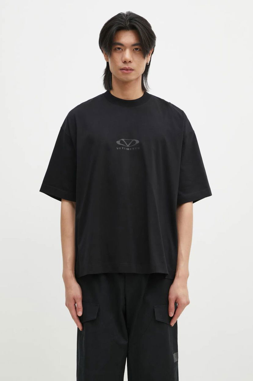 Majica VETEMENTS Oval Logo Cropped Boxy T-Shirt Črna | UA66TR600BB