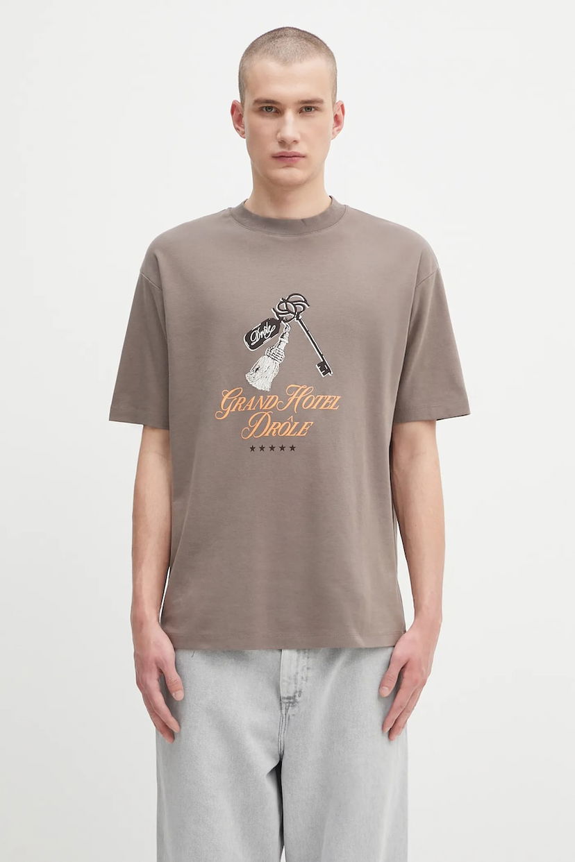 Majica Drôle de Monsieur Drôle de Monsieur Le Tshirt Grand Hotel Graphic T-Shirt Rjava | H.TS261.CO002