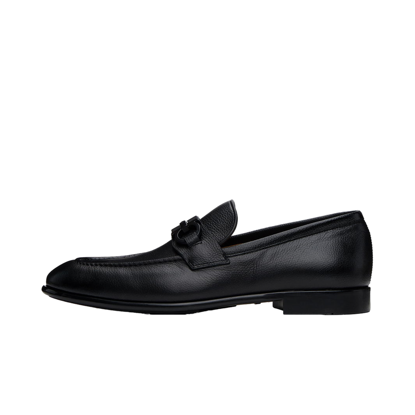 Superge in čevlji FERRAGAMO Leather Loafers With Gancini Ornament Črna | 768931