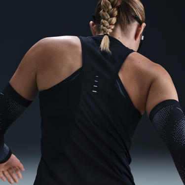 Majica brez rokavov Nike Swift Dri-FIT Running Tank Top Črna | HQ0620-010, 3