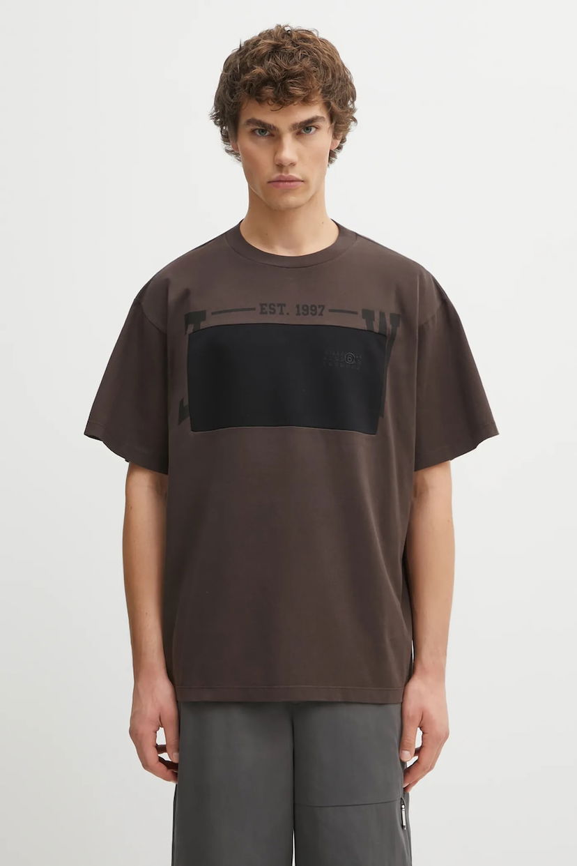 Majica Maison Margiela Oversized Cotton T-shirt with EST. 1997 graphic print Rjava | SH0GC0053.M20050.143