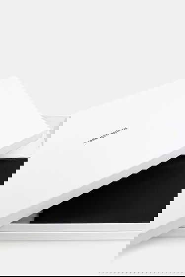 Torbica Common Projects Small Flat Leather Pouch Črna | 9187.7547, 3