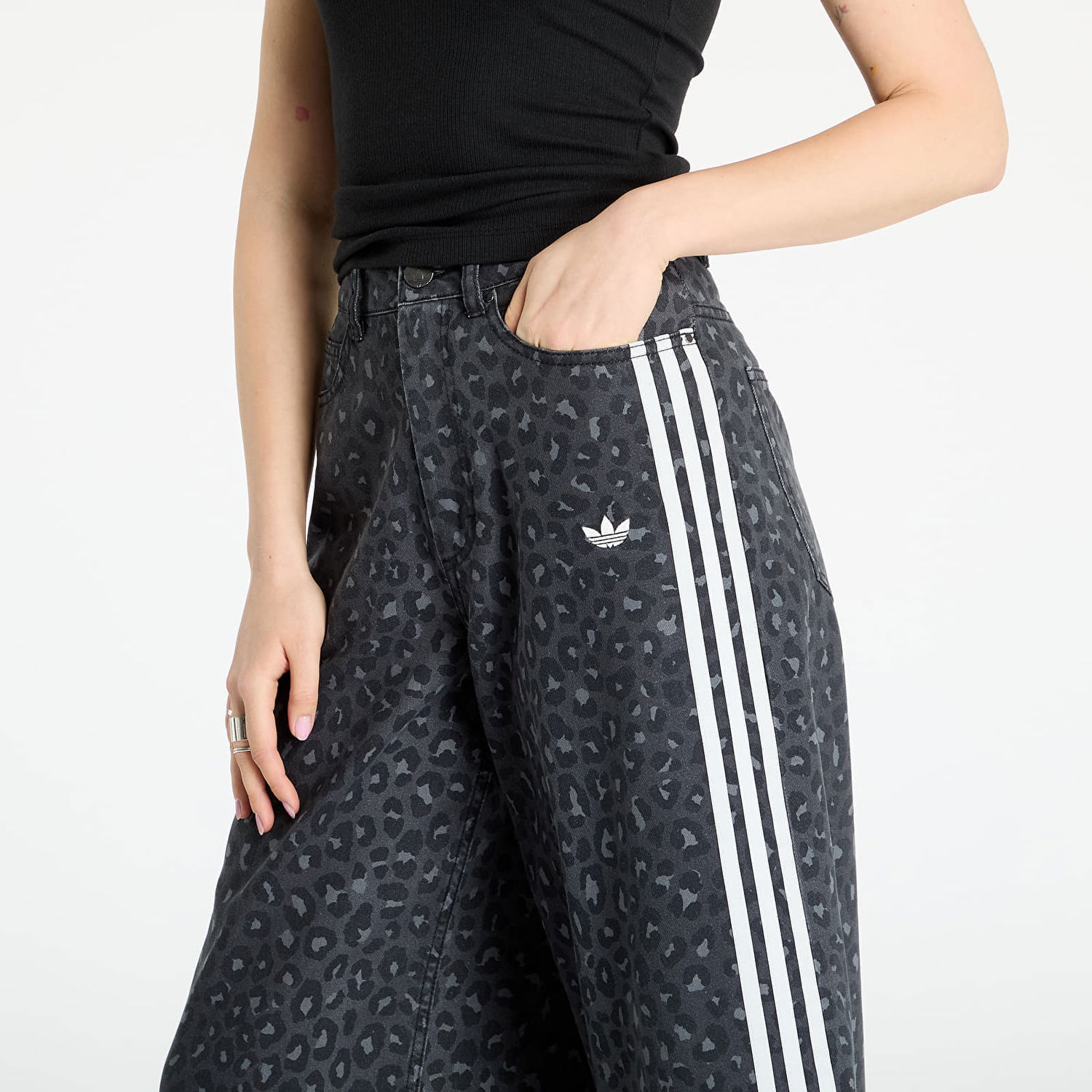 Hlače adidas Originals adidas Originals Bermuda Shorts Črna | KA2675, 1