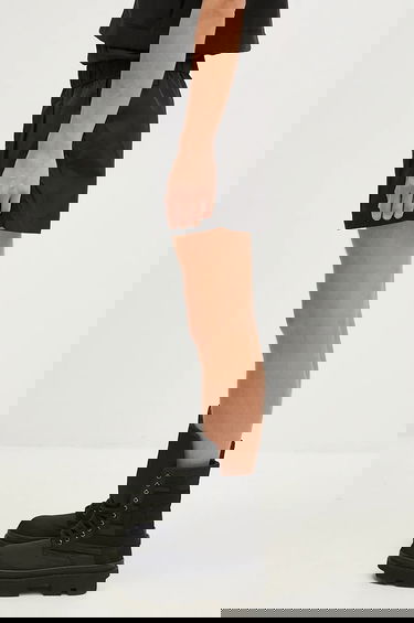 Kratke hlače Rains Shorts W Wide Črna | 18950, 2