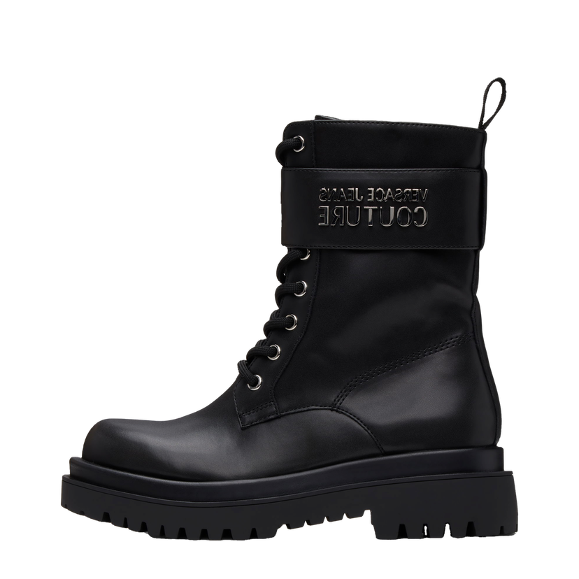 Superge in čevlji Versace Black Leather Logo Drew Boots Črna | E77VA3S64_E71570