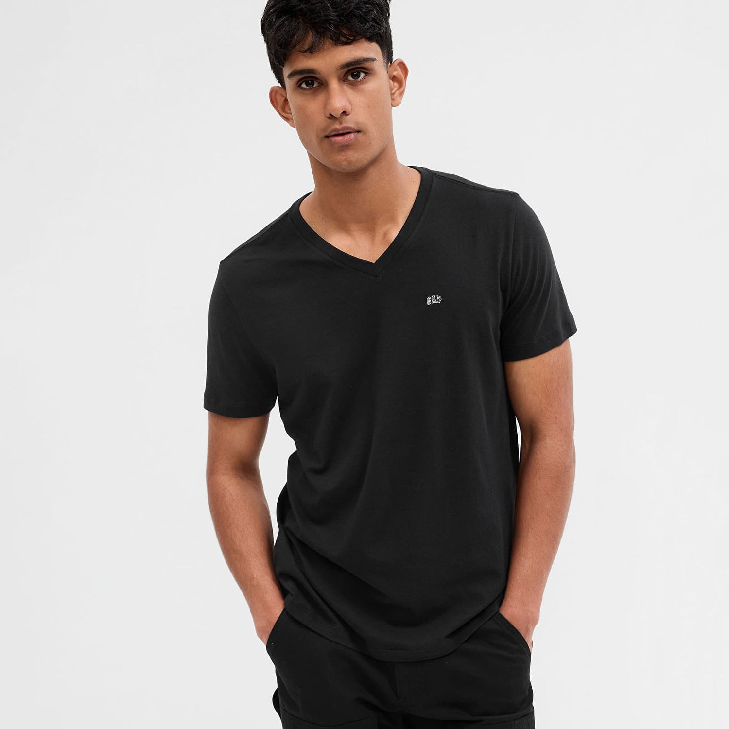 Majica GAP Micro Logo Vee Neck Tee True Black V2 2 Črna | 753771-02, 0