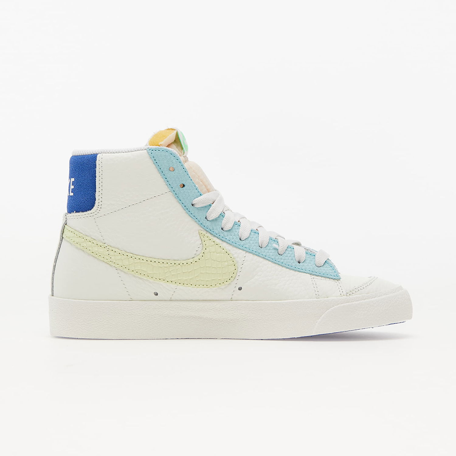 Superge in čevlji Nike Blazer Mid '77 W Bela | DQ0865-100, 1