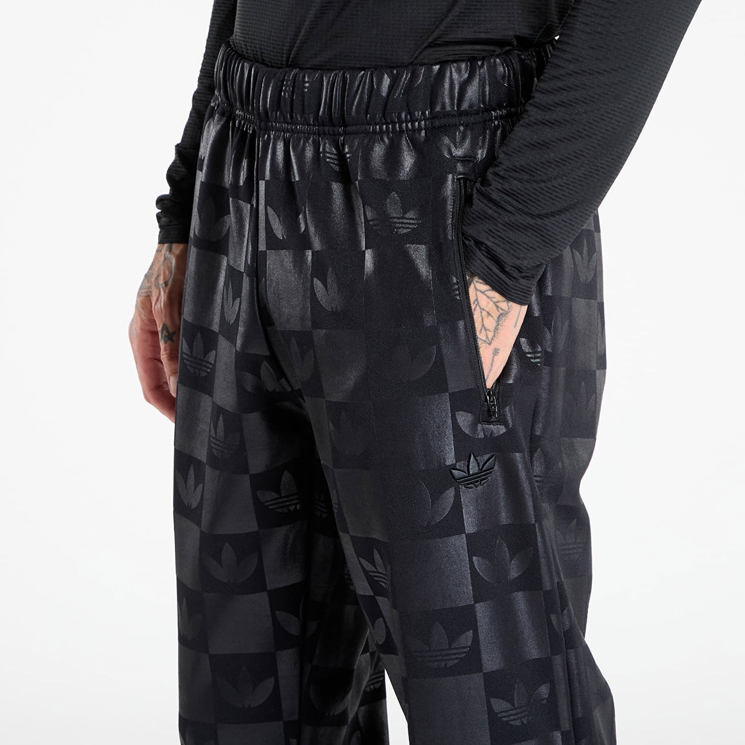 Trenirka adidas Originals Monogram All Over Print Regular Track Pants Črna | JY2977, 1