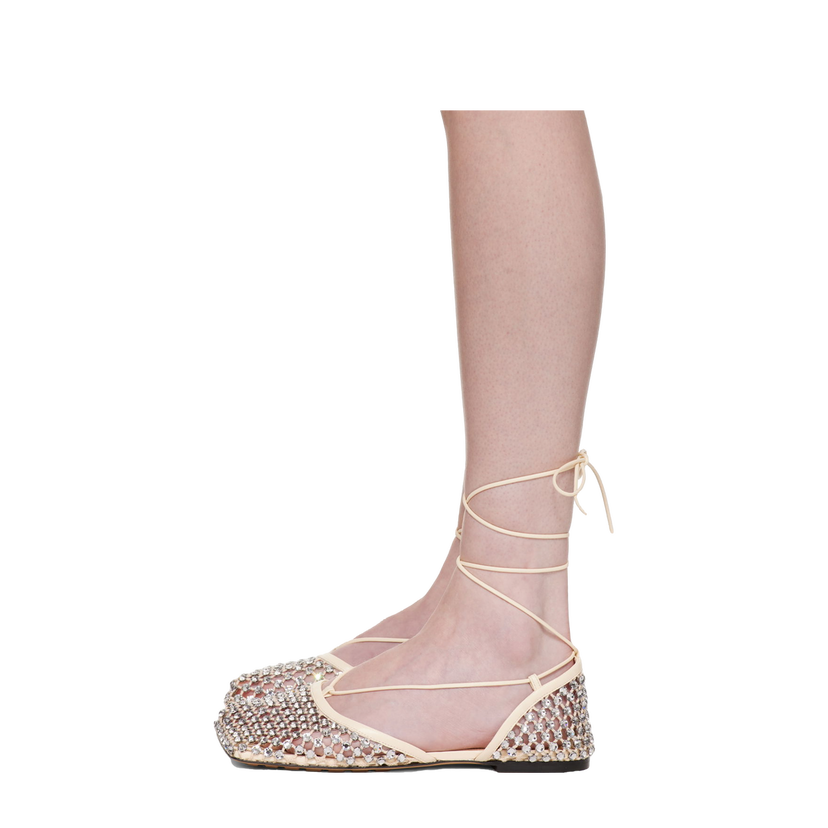Superge in čevlji Bottega Veneta Sparkle Stretch Lace-Up Flat Sandals "Off White" Bela | 740007 V0GU1