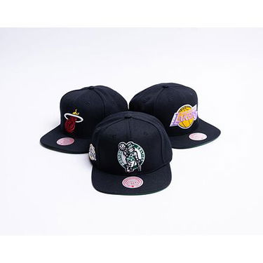 Kapa Mitchell & Ness Top Spot Snapback HWC Boston Celtics Black Črna | HHSS2976-BCEYYPPPBLCK, 2