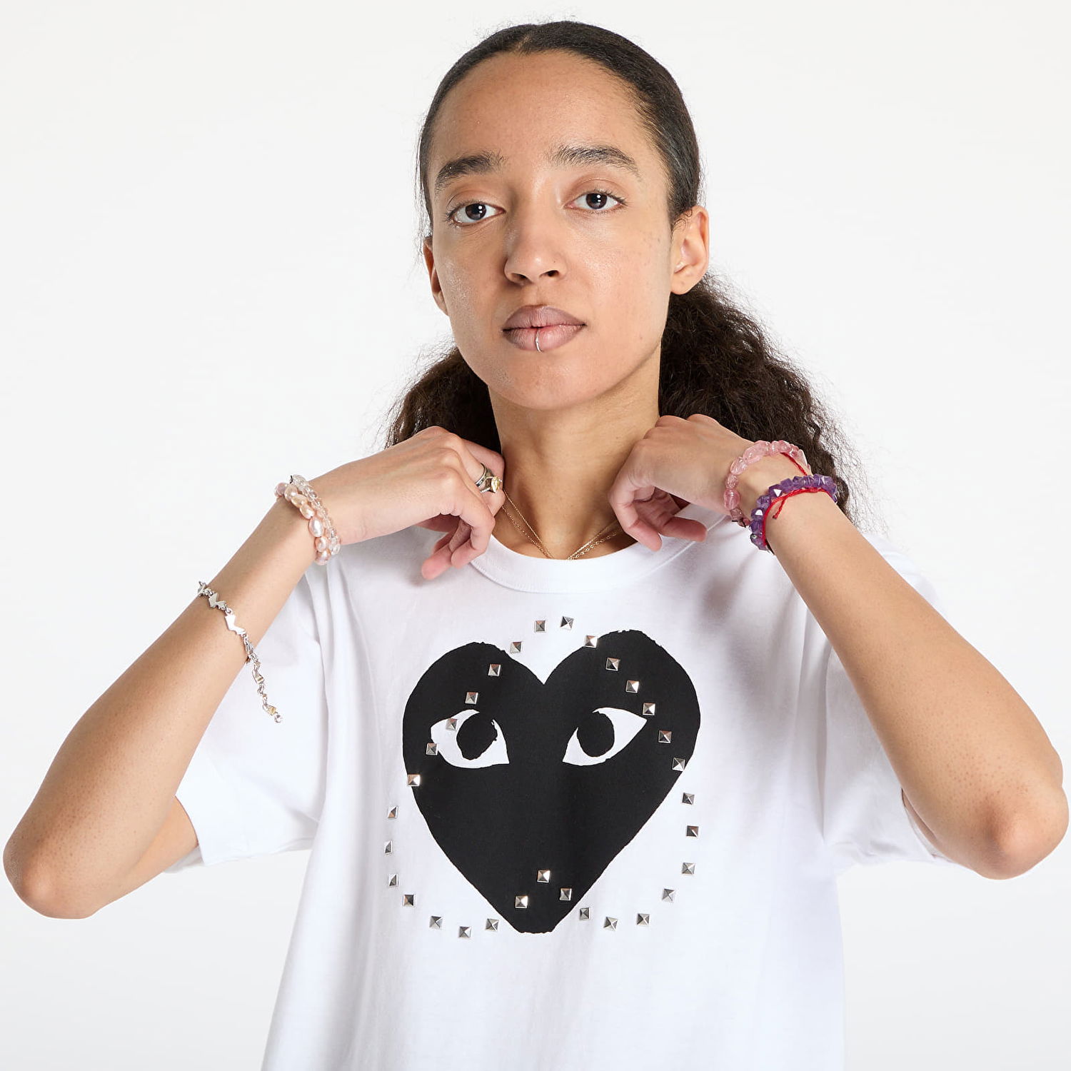 Majica Comme des Garçons Comme des Garçons PLAY Print Black x Studc T-Shirt Bela | AX-T804 WHITE, 1