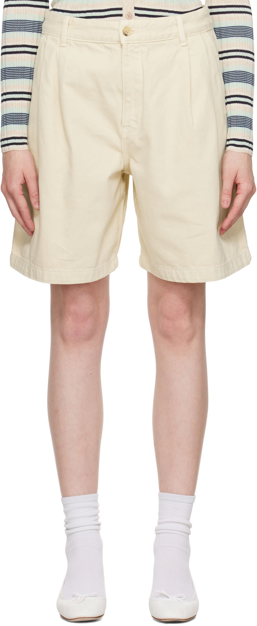 Kratke hlače MAISON KITSUNÉ Maison Kitsuné Pleated Bermuda Denim Shorts Rumena | OW01114WD4012