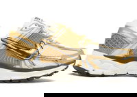 Zoom Vomero 5 Metallic Gold W