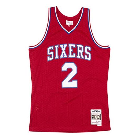 Dres Mitchell & Ness Mitchell & Ness Philadelphia 76ers Moses Malone Swingman Jersey Rdeča | SMJYAC19107-P76SCAR82MML