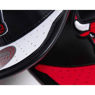 Klobuk Mitchell & Ness Two-Tone Snapback Cap with Embroidered Logo Rdeča | 6HSSMM19224-CBUBKWH, 3