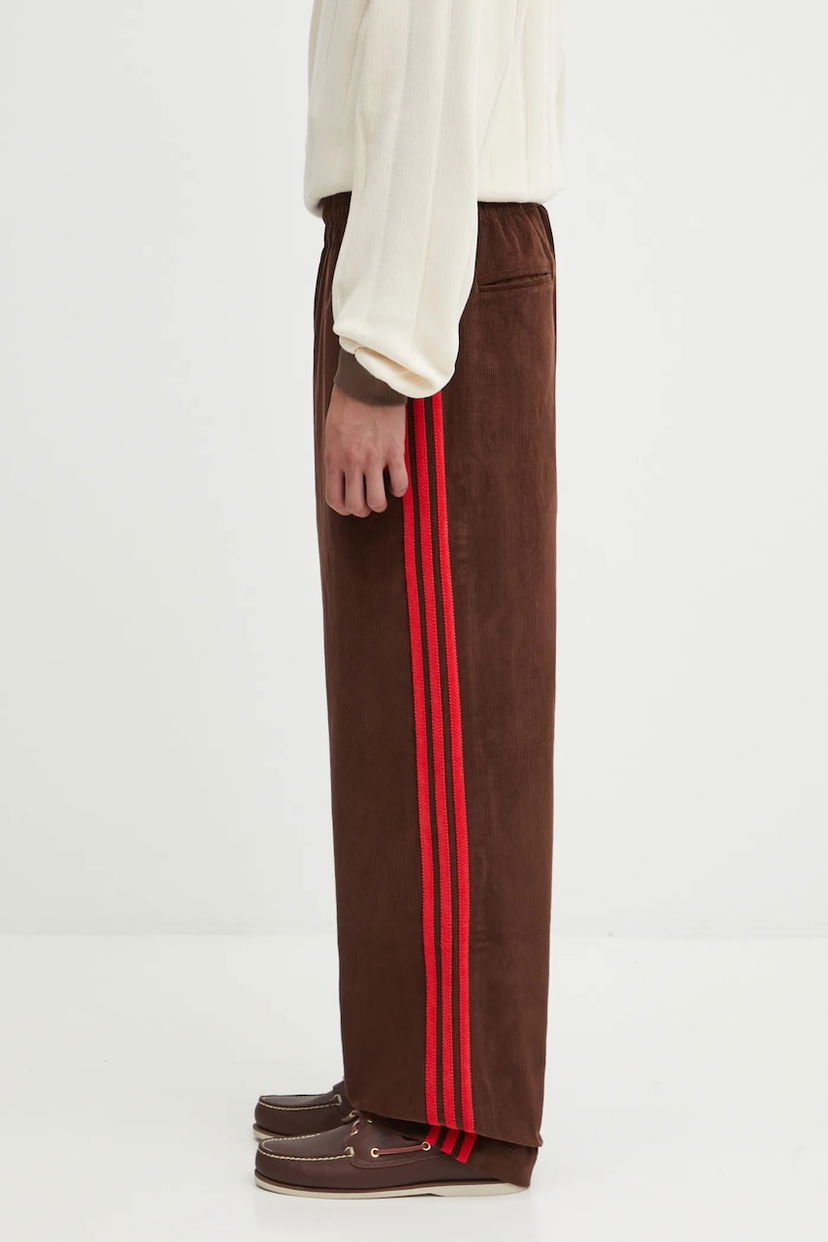 Trenirka adidas Originals Originals Cord Wide-Leg Pants with Red Side Stripes Rjava | JX3108