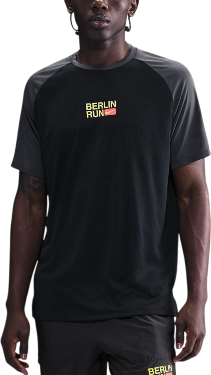 Majica Nike Nike Stride Berlin Marathon T-Shirt Črna | ih4069-010