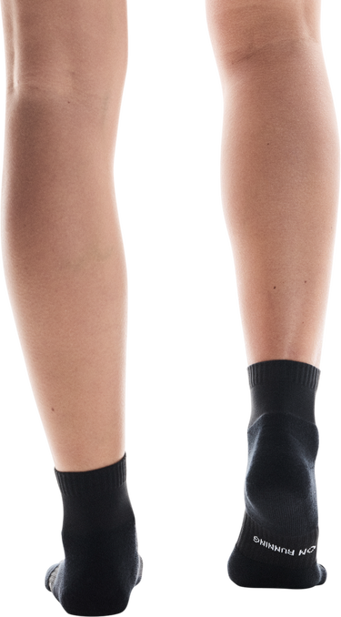 Nogavice On Running Running Core Mid Socks Črna | 2uf10070553, 2