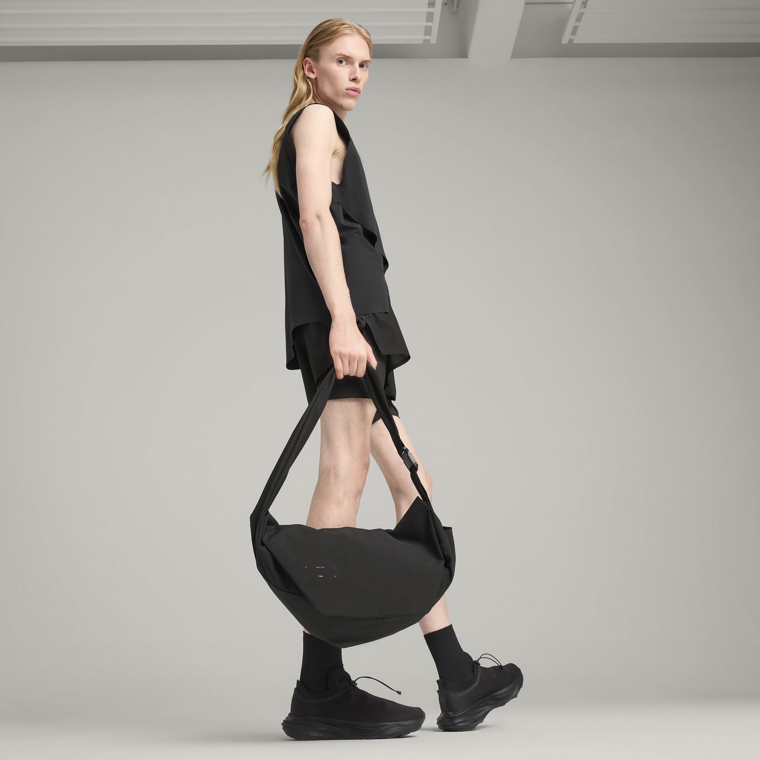 Torba za čez ramo Puma PUMA x HELIOT EMIL Shoulder Bag 13 l Črna | 091208_01, 1