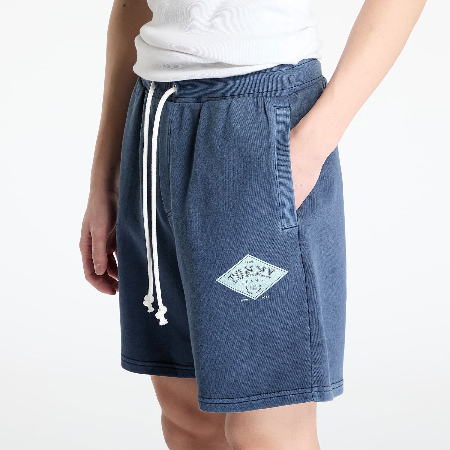 Kratke hlače Tommy Hilfiger Tommy Jeans Regular Varsity Shorts Modra | DM0DM20936 C1G, 1