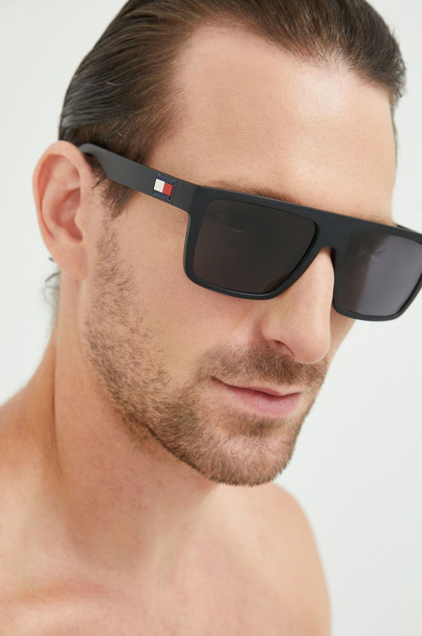 Sončna očala Tommy Hilfiger Tommy Hilfiger Square Sunglasses Črna | TH.1605/S
