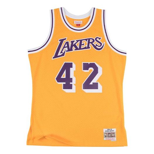 Majica brez rokavov Mitchell & Ness Los Angeles Lakers James Worthy Swingman Jersey Rumena | SMJYAC18090-LALLTGD84JWO