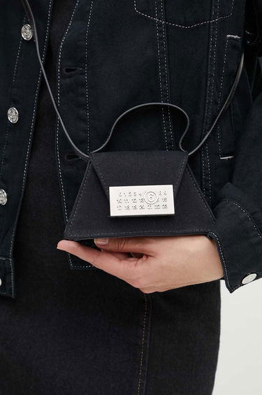 Torbica Maison Margiela MM6 Black Triangle Shoulder Bag Črna | SB5ZI0006.P6642, 5