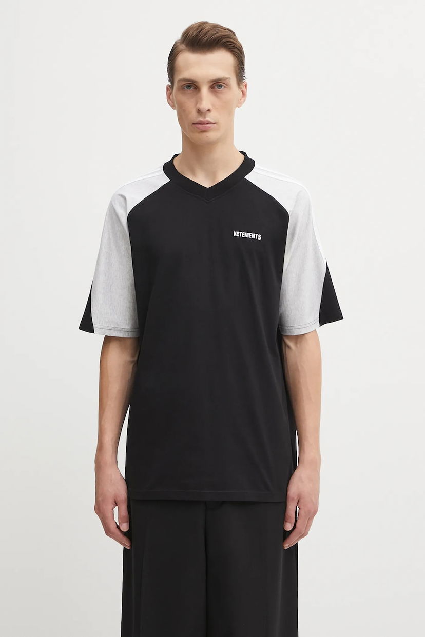Majica VETEMENTS VETEMENTS Cut-Up V-Neck T-Shirt Črna | UH76TR265BG