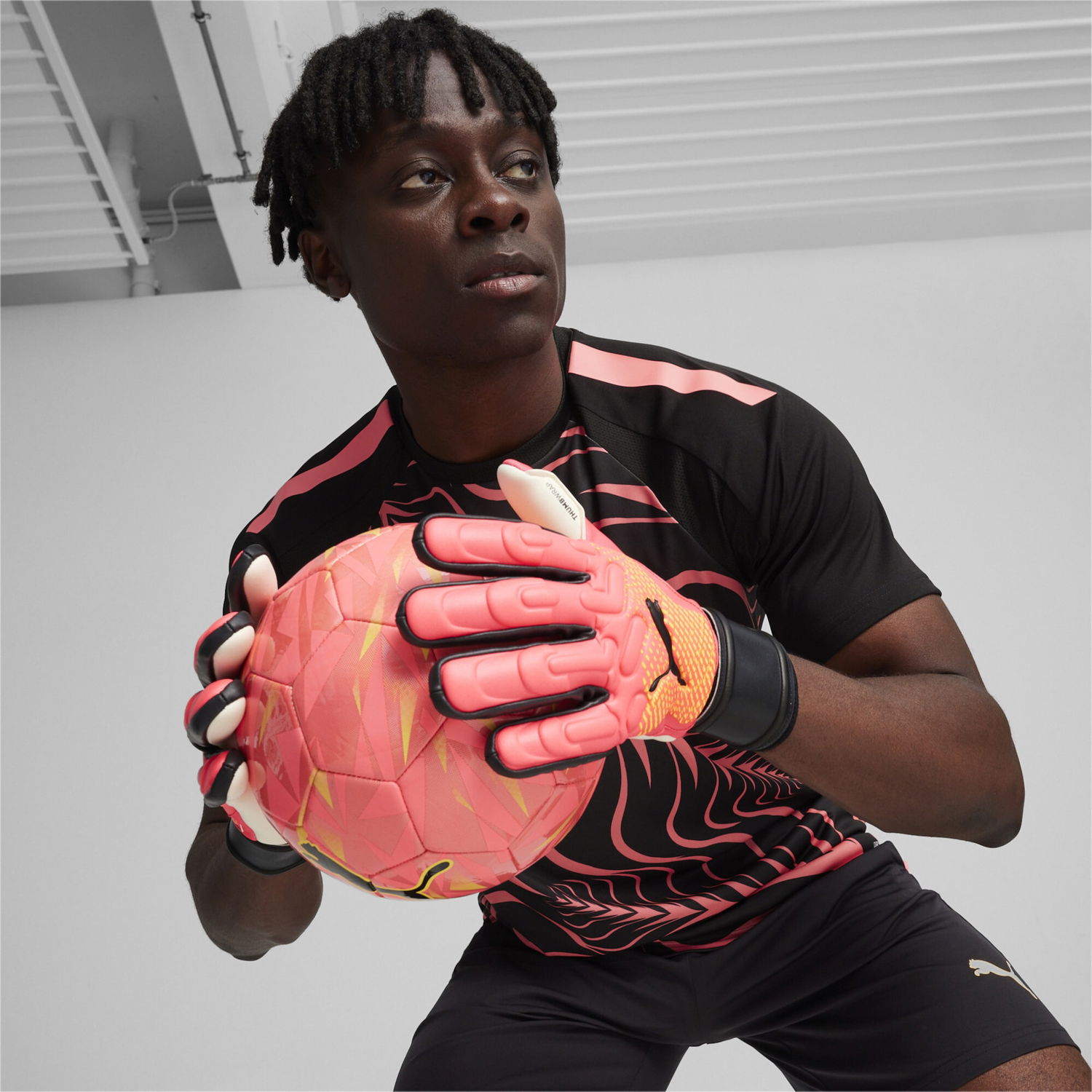 Rokavice Puma Goalkeeper Gloves FUTURE Match NC with 3MM Supersoft Latex and Thumbwrap Roza | 041926-02, 1