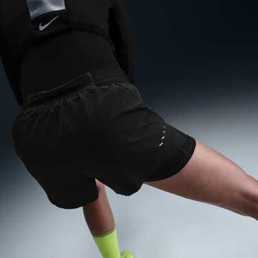 Kratke hlače Nike Swift Dri-FIT 2-in-1 Mid-Rise Running Shorts Črna | HJ5376-010, 4