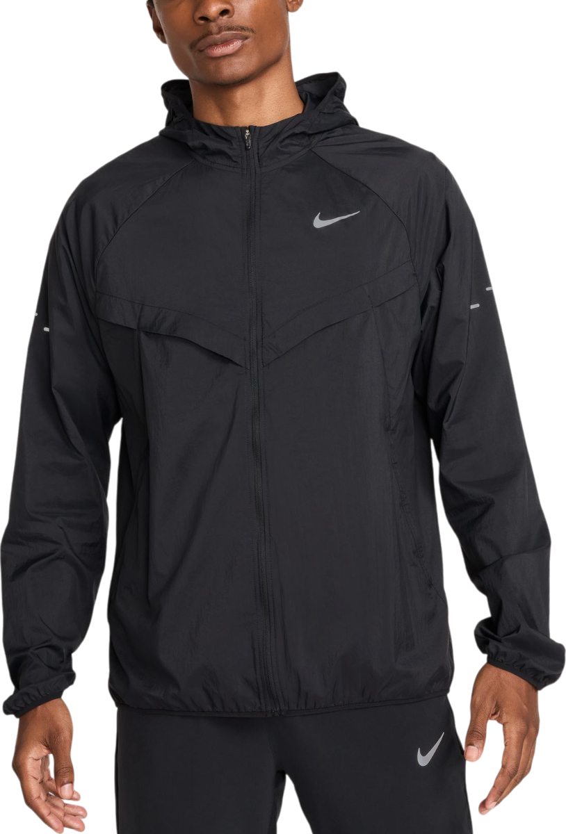 Vetrovka Nike Nike Stride Hooded Jacket Črna | hv4548-010